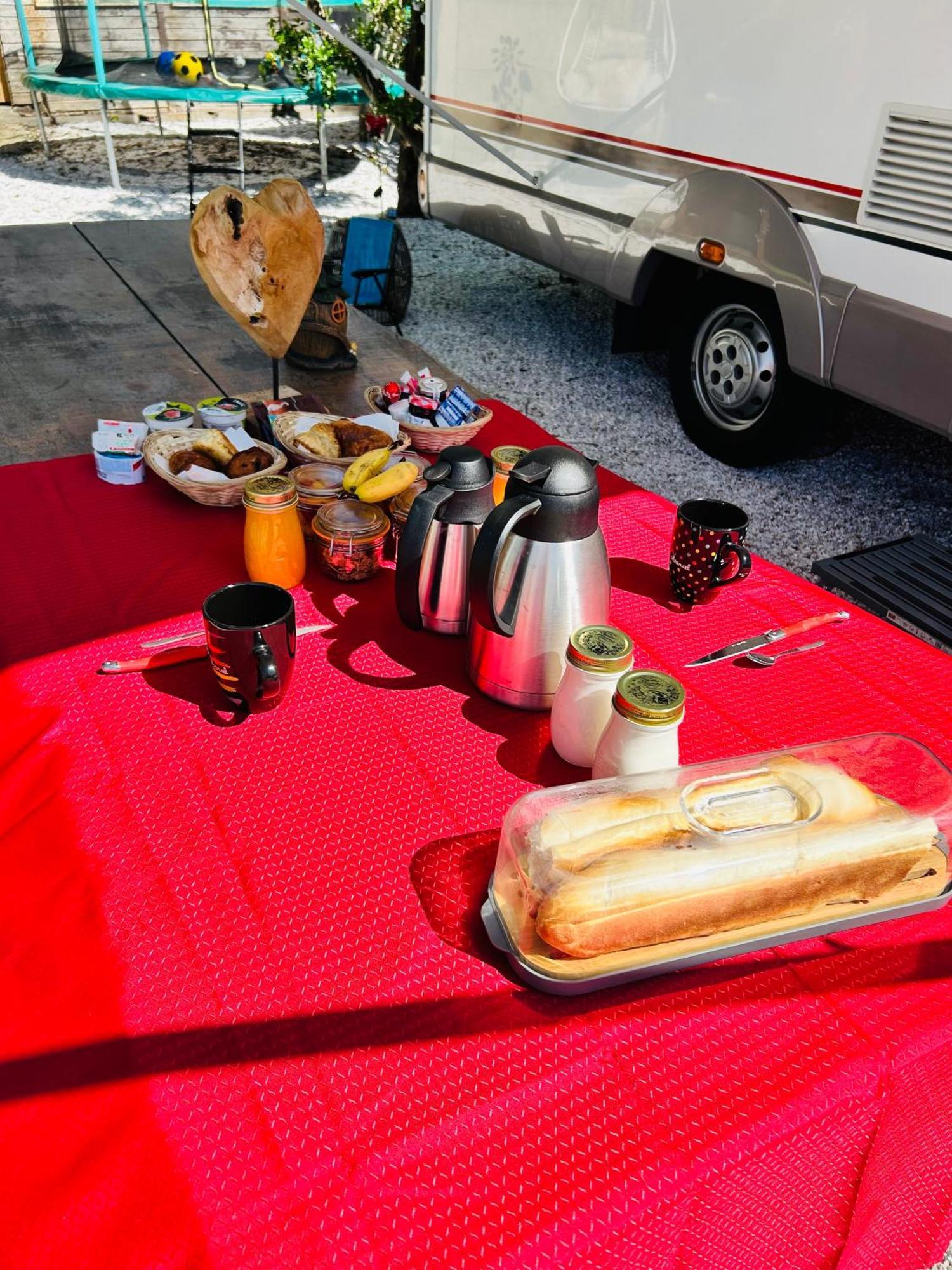 Terrain De Loisirs En Plein Centre De Lievin Camping Car Luaran gambar